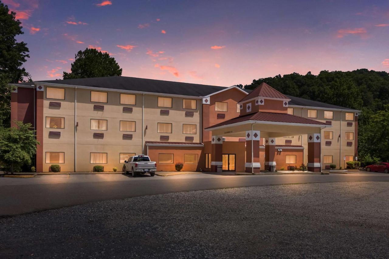 Best Western Logan Inn Chapmanville Екстериор снимка